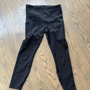 Athleta black ultimate stash pocket 7/8 leggings (M)